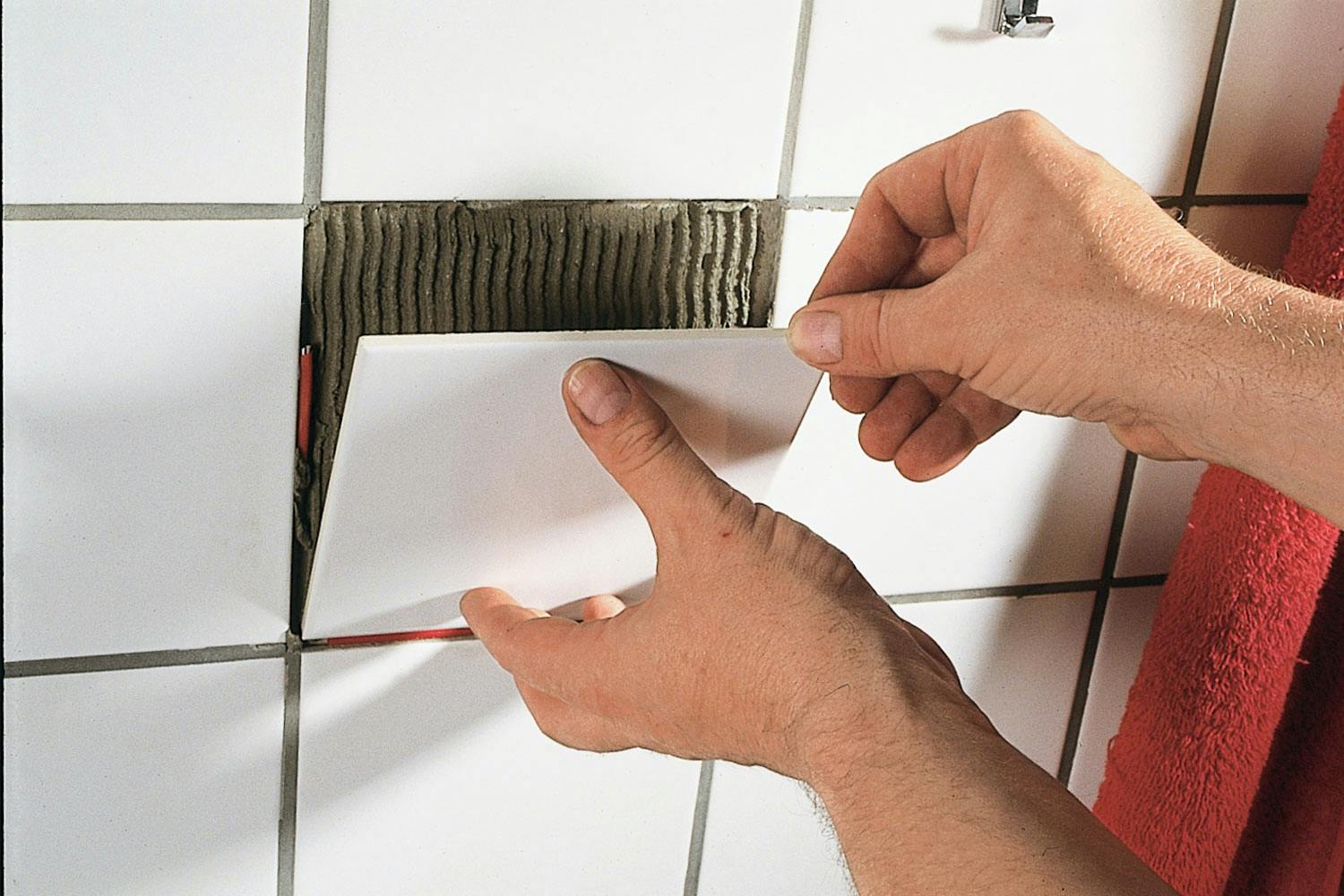 Hvordan bytter jeg ut løse fliser?